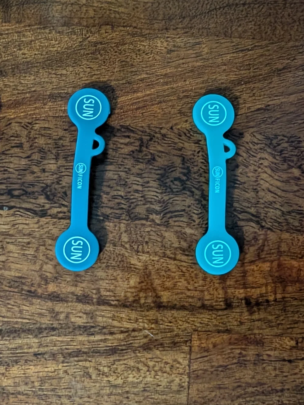 SUNFICON 4 Pack Magnetic Silicone Cable Organizers Cord Clips Ties NWOT